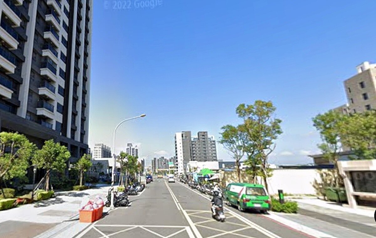 漲太兇!鶯歌房價5字頭「已到頂」?他曝新古屋「撐不住降價賣」 鳳鳴重劃區有屋主「不想撐而降價賣屋」,銀行的專業鑑價也更促使成交,「讓買賣方都更安心」。圖/google map