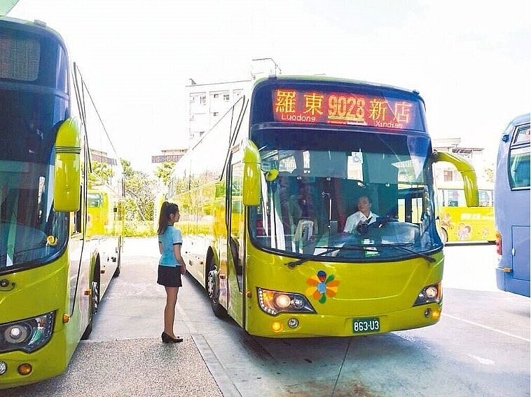 從新北市新店經坪林到宜蘭的9028客運預計今年底停駛，業者提2條替代路線，還待核定。圖／新北市交通局提供