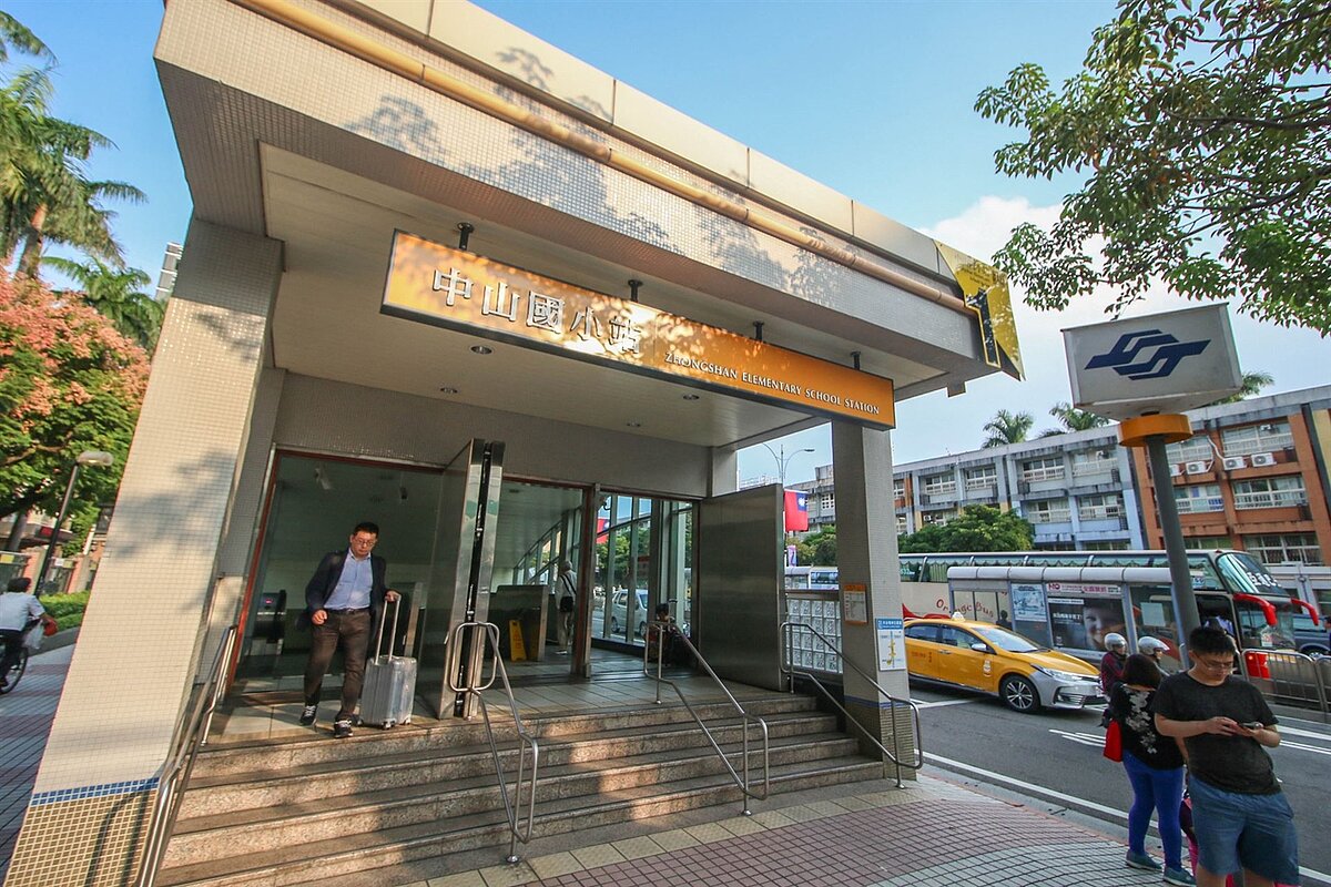通勤族福音!這些捷運宅1500萬內有找 還能住大坪數 捷運中山國小站周遭近一年1500萬元內的住宅交易量達146件,位居第二,更是台北市唯一上榜的站點。圖/永慶房產集團提供