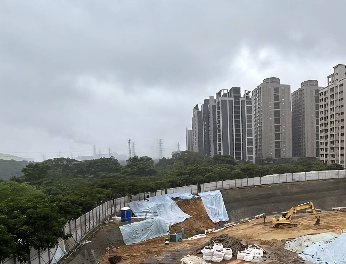 桃園市龜山區善捷段社會住宅工程21日一度出現局部坍塌，市府都發局表示，目前無立即性公安疑慮，將持續監控現場狀況。圖／桃園市都發局提供