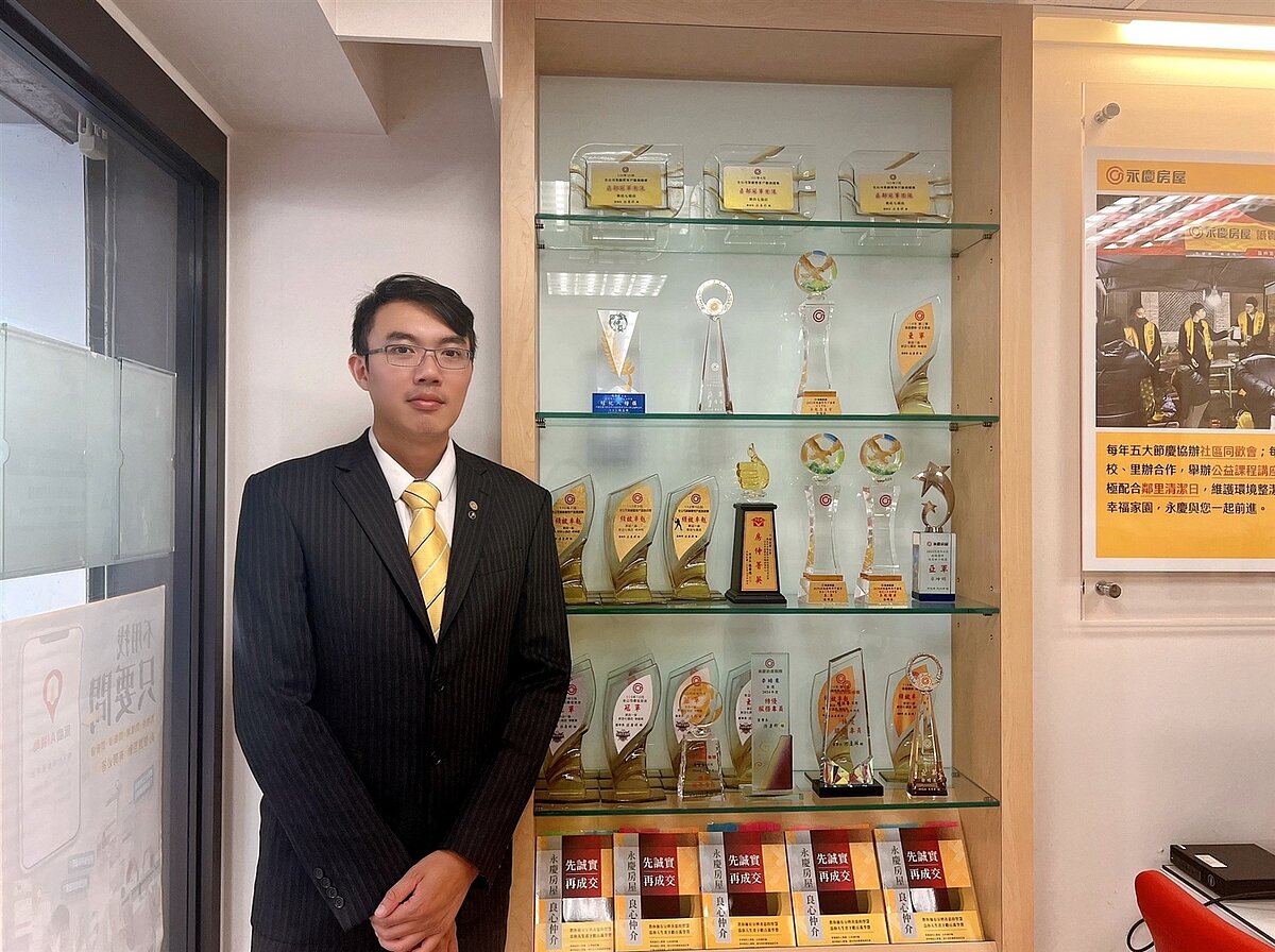 永慶房屋經紀人員謝睿騰認為,房仲是來幫民眾開啟新生活的。因此他用細心和專業幫助每一位客戶圓滿成家。圖/永慶房產集團提供