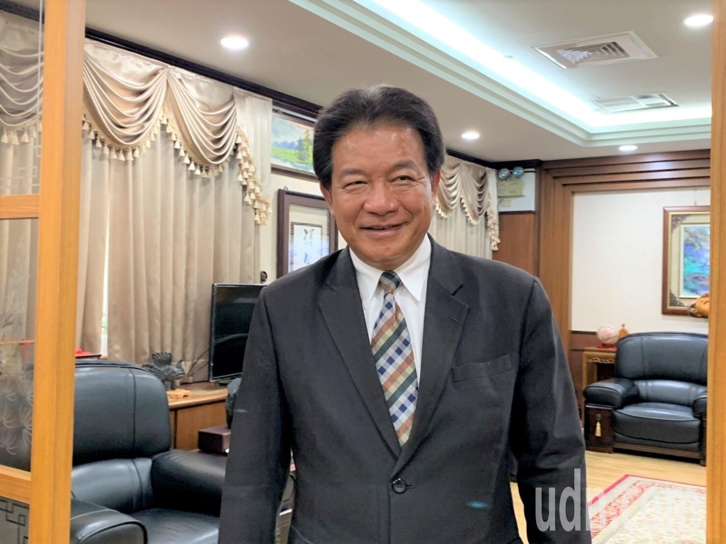 郭信良逆轉無罪 台南市前議長郭信良被控在「佃西自辦市地重劃案」索賄一千三百萬元，一審被依貪汙罪判刑十三年，台南高分院昨逆轉改判無罪。本報資料照片 