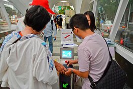 BRT多卡合一就怕感應能力不佳，因為不同乘客就用不同的卡來刷，感應器應變不及，就會造成感應不良，所以總會耽誤些出站時間。