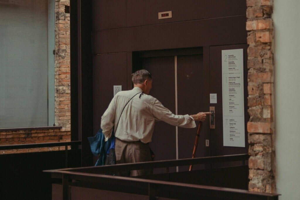 電梯已被視為居住民生必需品，圖為示意，非報導案例。圖／pexels