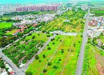 岡山大鵬九村基地,圖中央圓環處是欣欣市場。(截取自高雄市都發局)