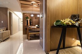 餐廳與客廳一景。