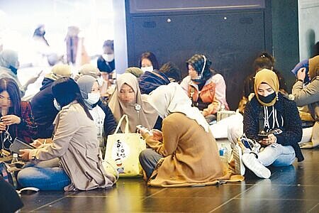 觀光署表示,規劃旅宿業聘用外籍移工最低薪資需達3.2萬元,預計明年第一季優先在菲律賓設立據點引進。圖∕本報資料照片