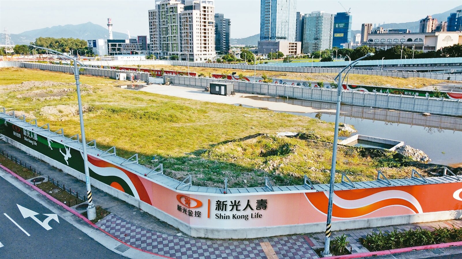 北市府與新光人壽雙方針對「分手費」金額已達初步共識,總額約40億元。聯合報系資料照