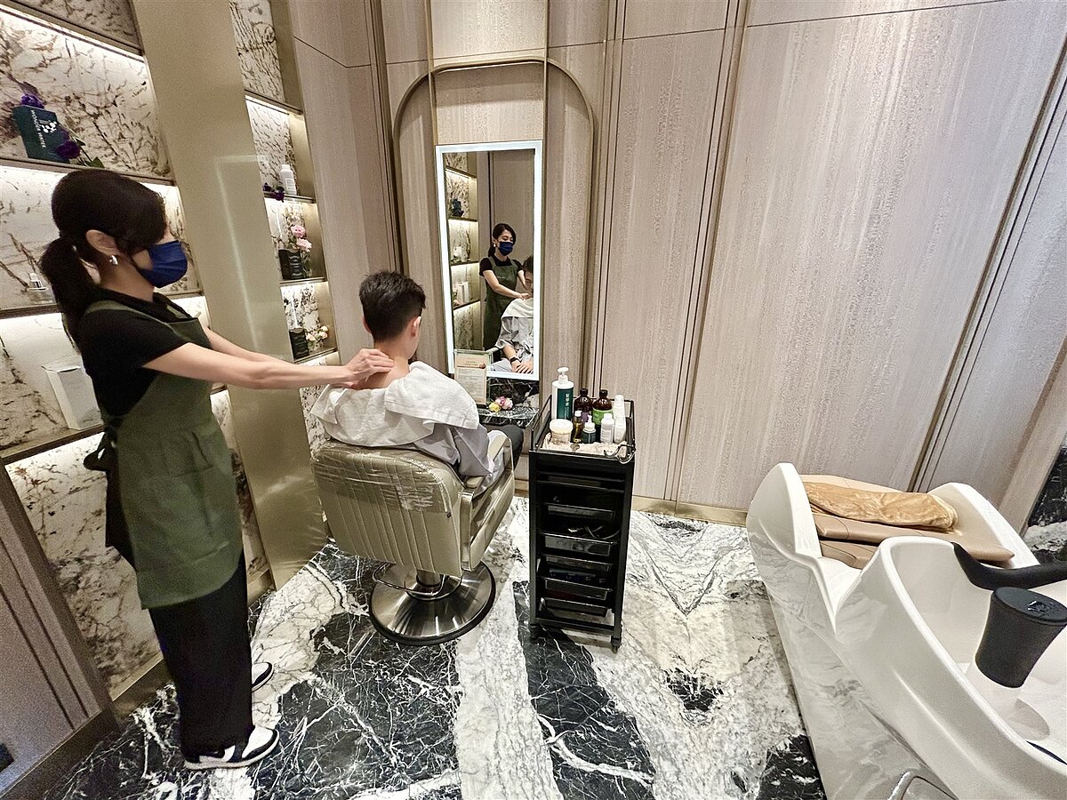 美容、美體、美髮、美甲、美睫等服務,讓住戶在家即可享受五星級尊榮體驗。記者宋健生/攝影