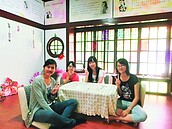 選文、旗袍、塌牆　屏女日式屋很張愛玲