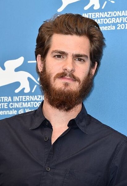 曾飾演蜘蛛人 Andrew Garfield在新片 99 Homes 中演的是一位房仲。(翻攝自IMDb)