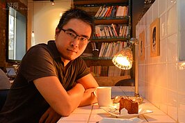 咖啡廳的裝潢初步就已耗費百萬資金，但王凱文以未完成的方式持續不斷改變店內氣氛，從飲食到裝潢最後到擺飾，王凱文的成功來自於不斷學習與創新。