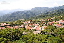 華城路一帶全都是別墅型屋舍，堪稱全台別墅密度最高的地方。