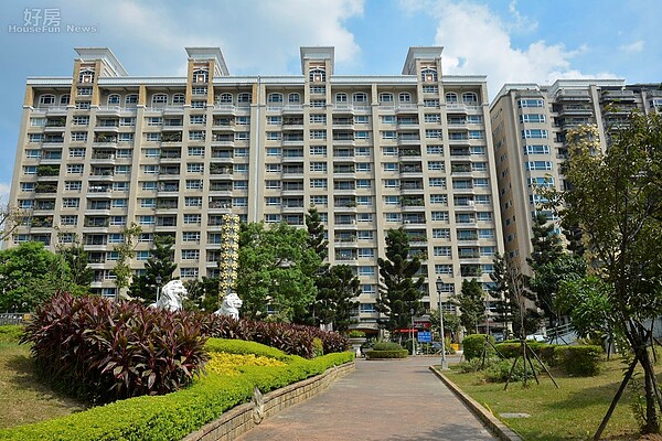 新店區湯泉社區獲得工務局評比優良公寓大廈,大型社區第一名。(好房網News記者 陳韋帆/攝)