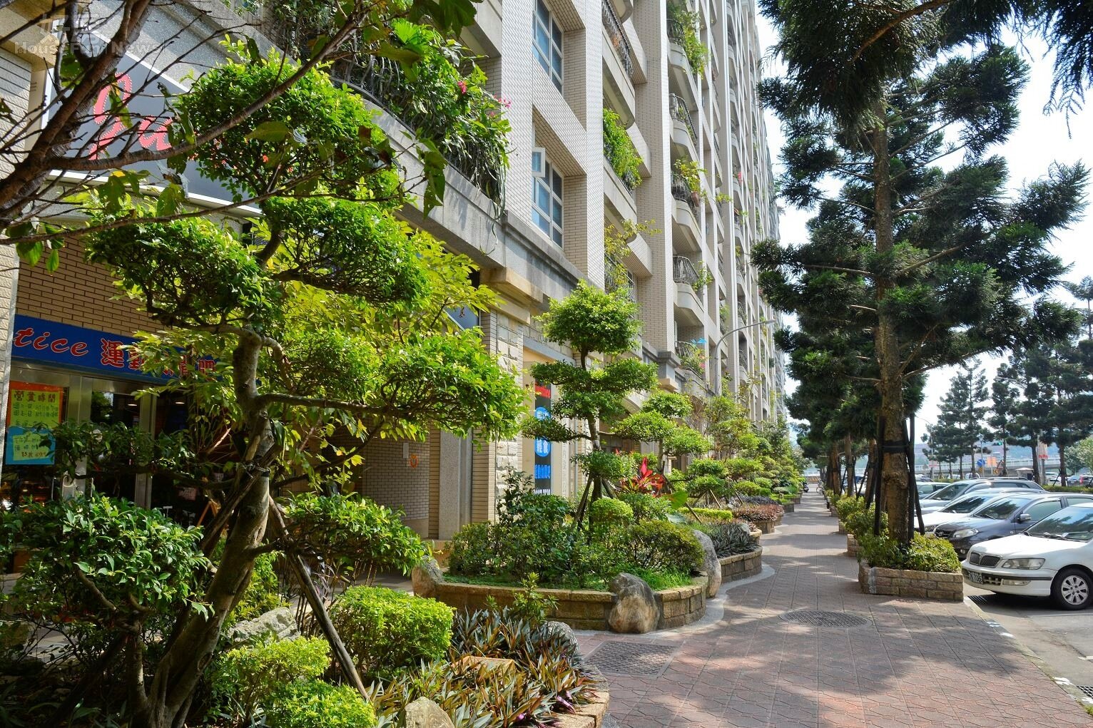 新店區湯泉社區獲得工務局評比優良公寓大廈,大型社區第一名。(好房網News記者 陳韋帆/攝)