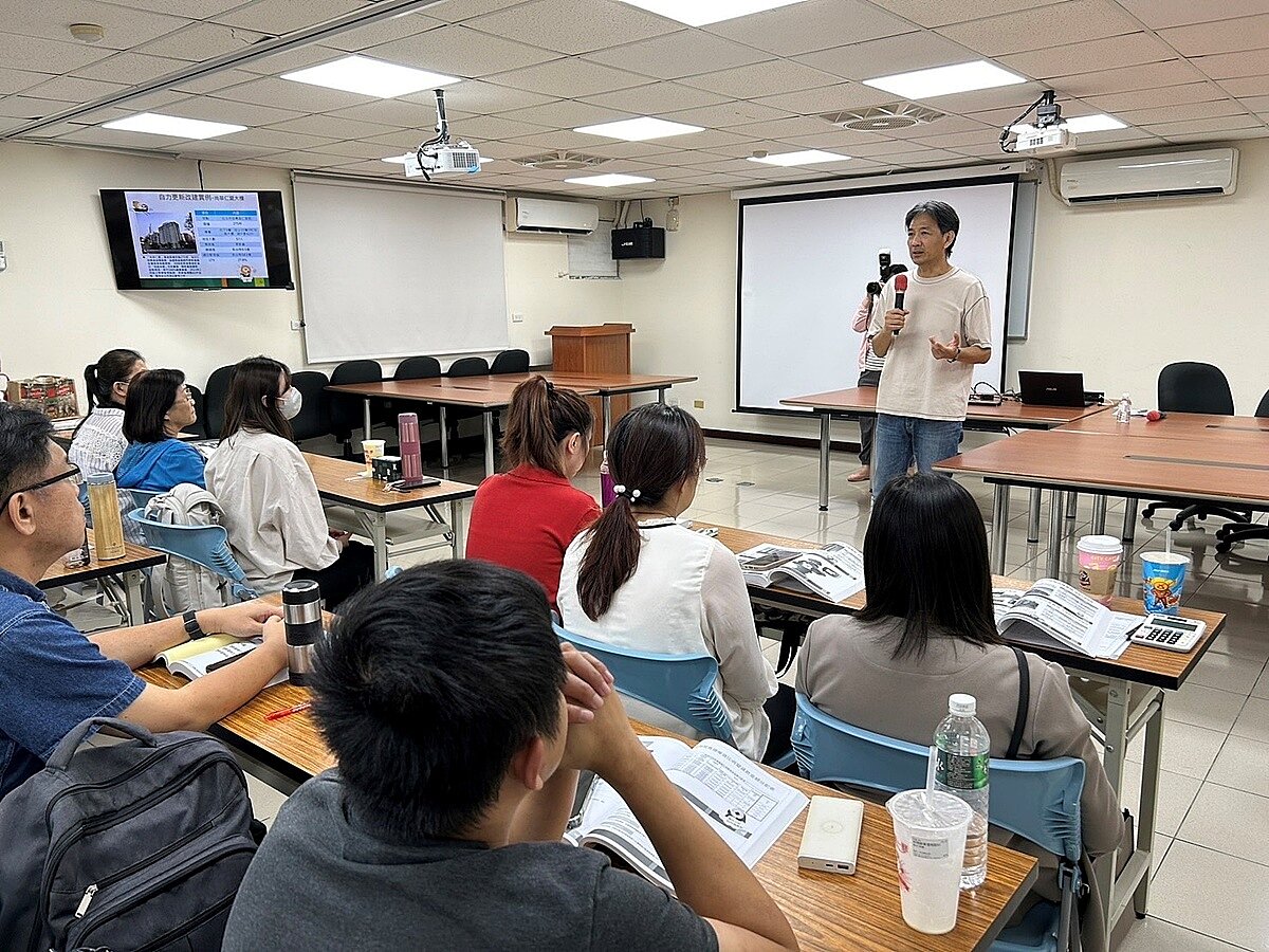 桃園市住都中心完成114年度「都市更新推動師」培訓課程，順利培訓出217名合格且優秀的都市更新推動師。圖／桃園市住都中心提供