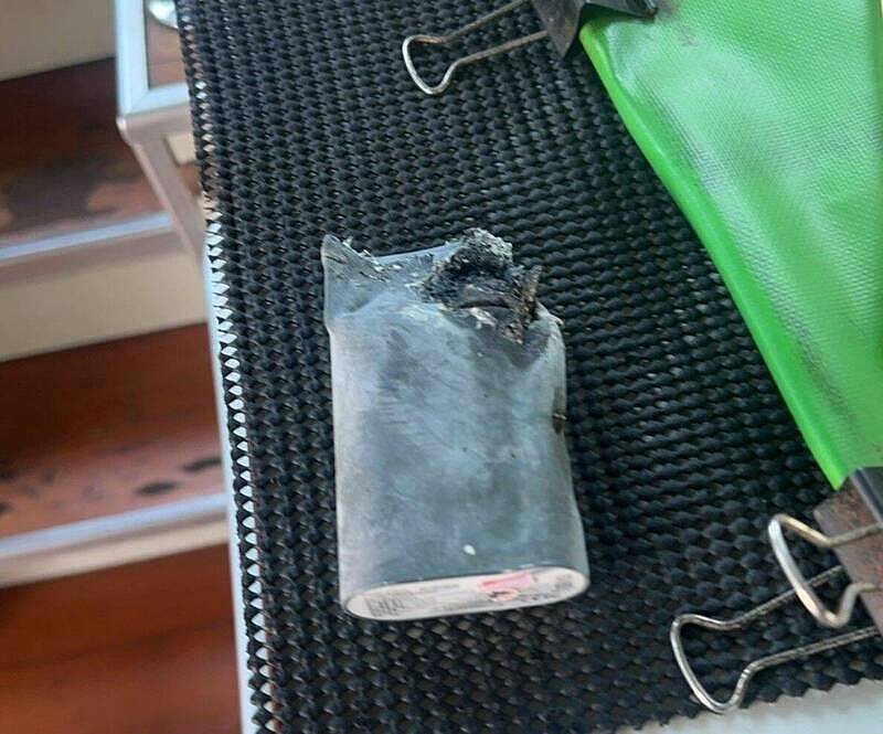 海南之星1號一名旅客為手機充電時,行動電源突然爆炸。圖/澎湖車管處提供