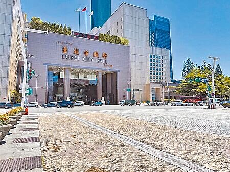 台北市政府法定員額約7萬6000餘人,目前缺額8300人。圖為台北市政府。(本報資料照片)