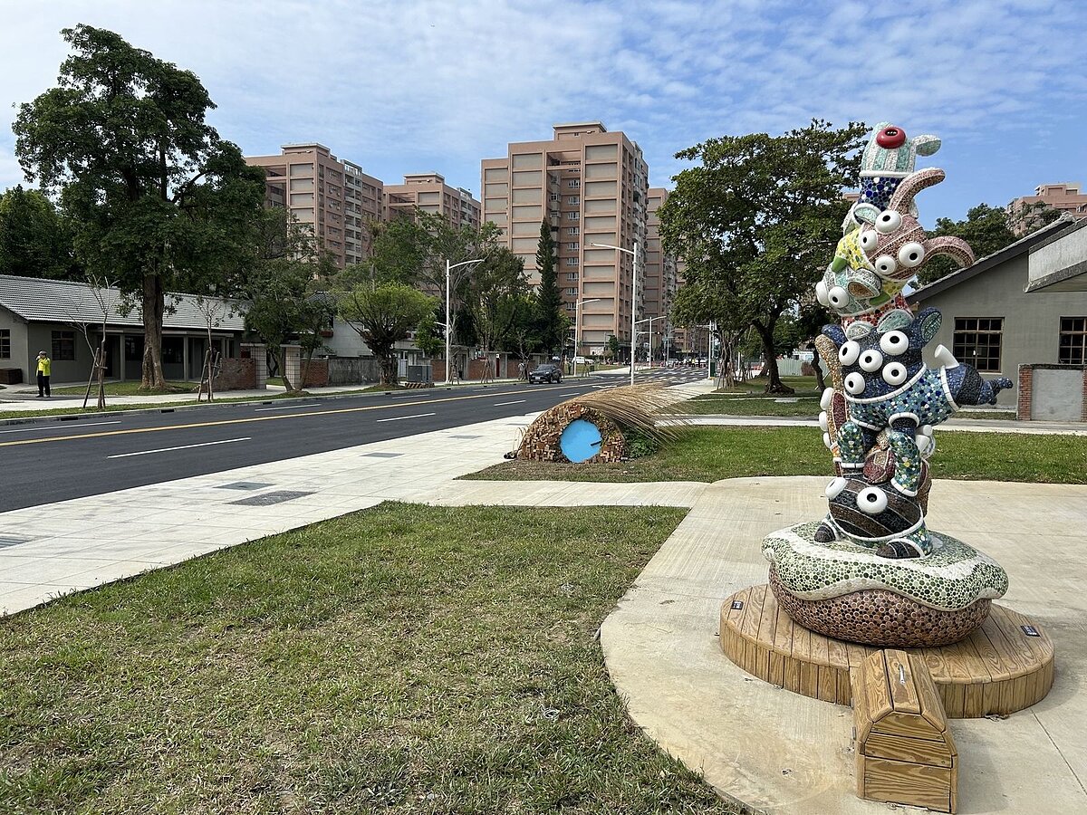 高雄左營區緯六路北邊是合群眷村,南邊是建業眷村,整個海軍眷村面積共59公頃,文化局推動眷村改造,陸續招商進駐。圖/聯合報記者徐白櫻攝影