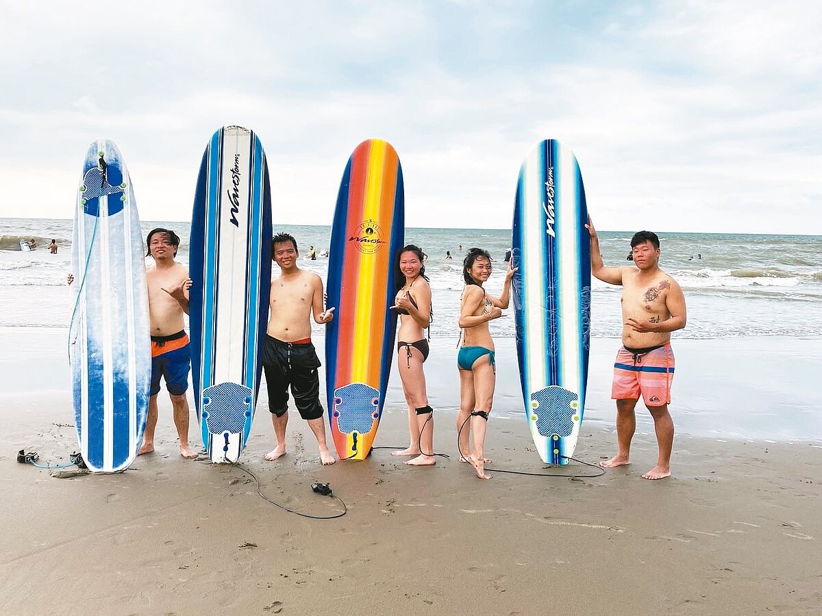 台中松柏漁港漸成衝浪基地，民代要求重視周遭環境品質與休憩安全。圖／台中市觀旅局提供
