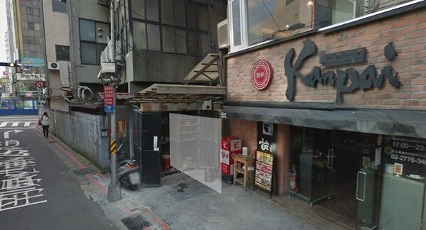 南京西路新光商圈知名肉店即使生意興隆也吃不消飆漲的租金，店改開「一半」。 (圖／翻攝GOOGLE MAP)