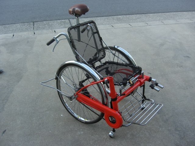 永山順二發明「Q-jo」，能將腳踏車變成救難輪椅，希望幫助年長者及行動不便者順利逃離災區。（截取自永山順二臉書）
