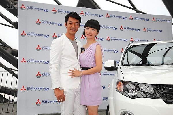 6李李仁、陶晶瑩夫婦結婚多年,恩愛如昔。(MITSUBISHI提供)