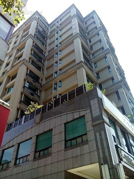 1總戶數只有26戶的「仁愛敦南」,外觀氣派。