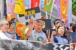 前一代無殼鍋牛的發起人，已成為四海遊龍董事長的鍋貼大王，但仍繼續參加巢運