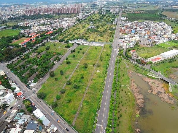 面積約8.2萬坪的大鵬九村,將來有部分會作為青年住宅。(截取自高雄市都發局網站)