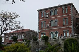 鼓浪嶼的建物各具風情，跟神戶北野異人館有七八成相似的風情。都是起因於外國領事居住所需而蓋成的屋舍。