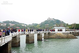 菽庄花園是來到鼓浪嶼遊玩絕對不能錯過的景點，因此建構在海上的九曲橋不時都擠滿了遊客。