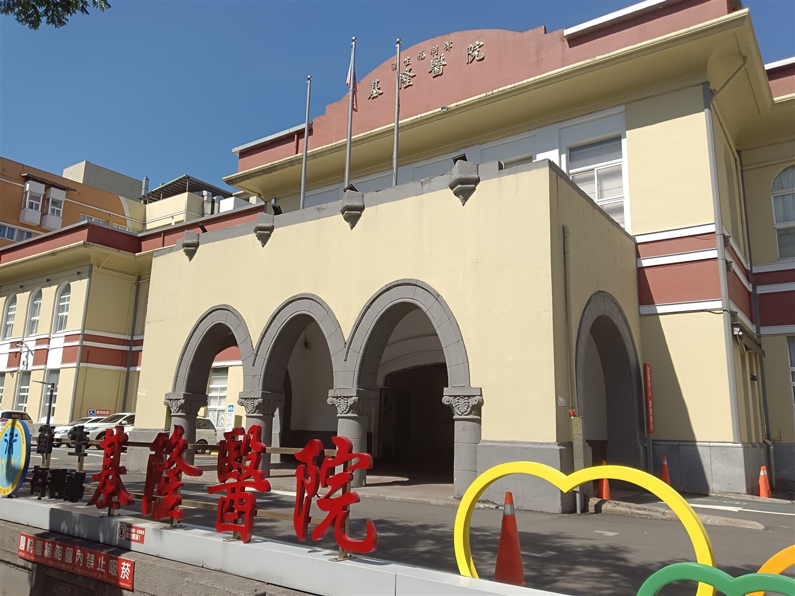 基隆市文化資產審議會決議將部基行政大樓登錄為歷史建築，最快明年登錄為基隆市第30處歷史建築。記者邱瑞杰／攝影 