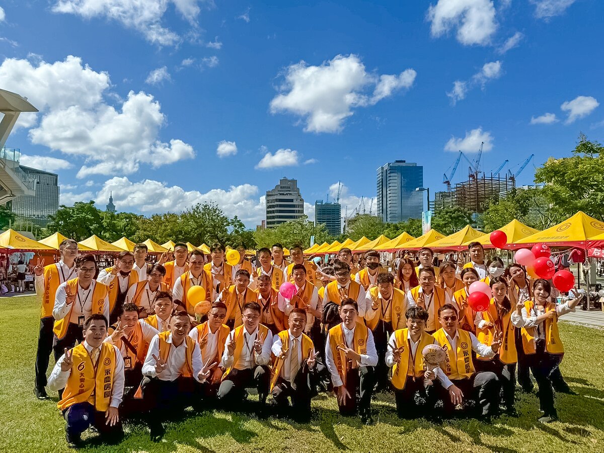 永慶房屋贊助230頂活動帳篷,力挺「小樹二手市集」,齊心推廣「環保、永續、惜物愛物」的核心理念,實踐永續生活。