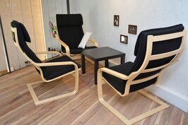 訂製的椅子不僅符合人體工學，同時可配合空間大小配置。