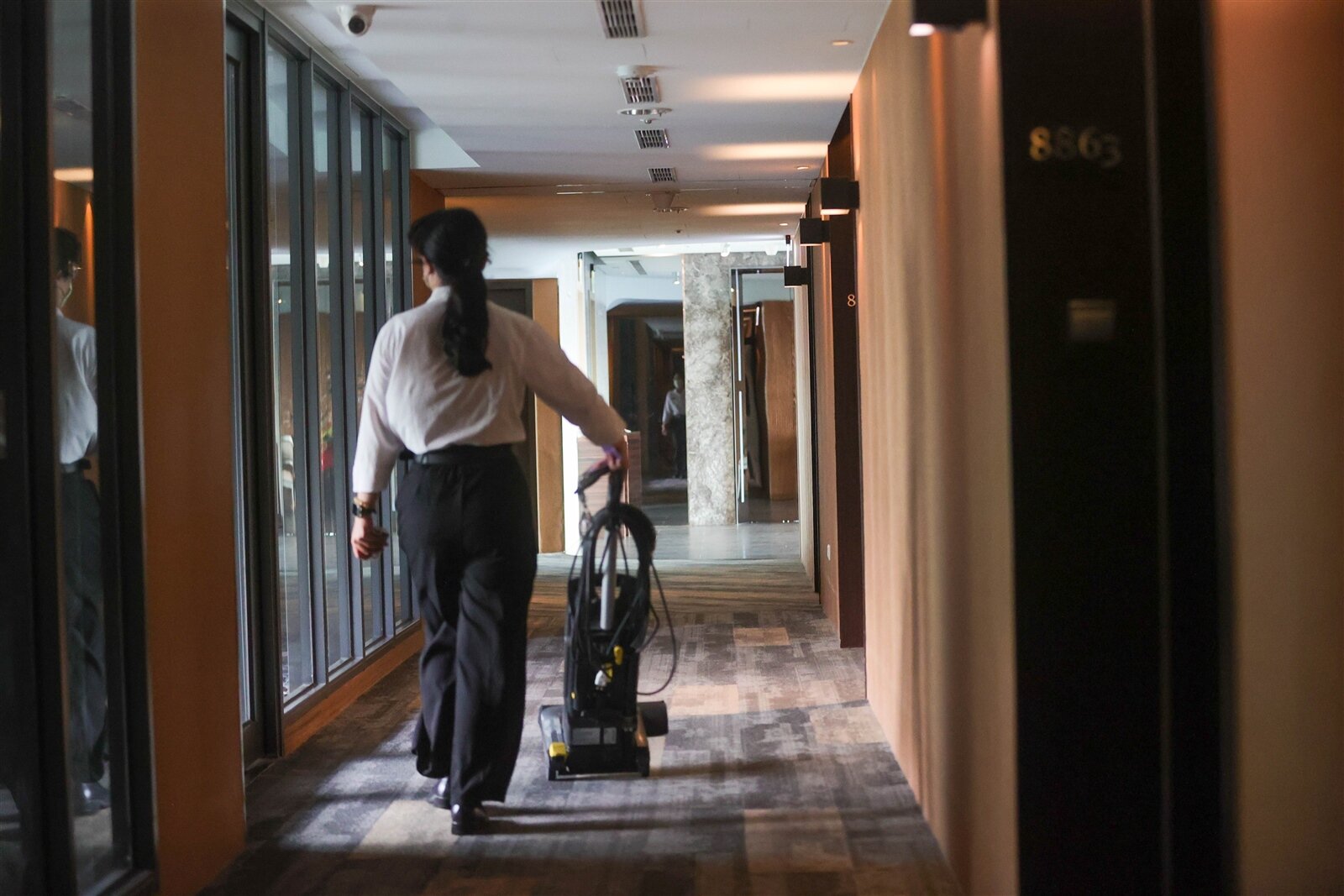 行政院今天將宣布擴大移工引進方案,將開放旅宿、港口碼頭裝卸引進中階技術人力。圖/聯合報系資料照片