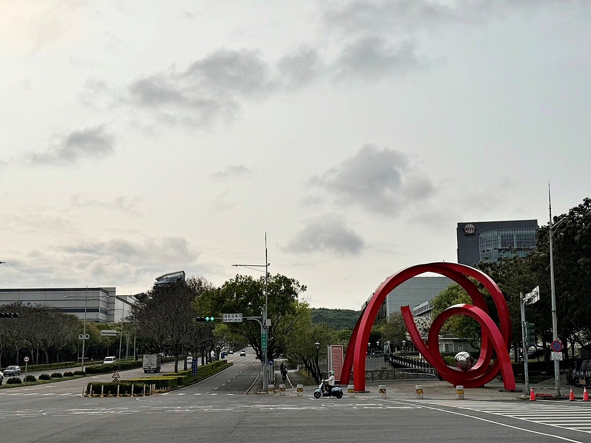 台積電中科1.4奈米先進製程新廠迎動工,加上交通建設市政路延伸工程首段通車,「科技黃金走廊」房市熱絡,就業人口爆發。圖/好房網News記者林和謙/攝