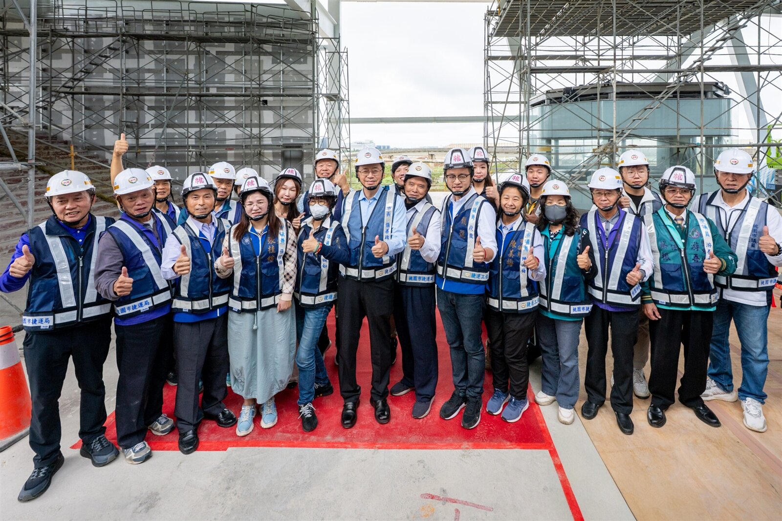 桃園市長張善政對於捷運綠線北段7站於明年底通車充滿信心。圖：市府提供