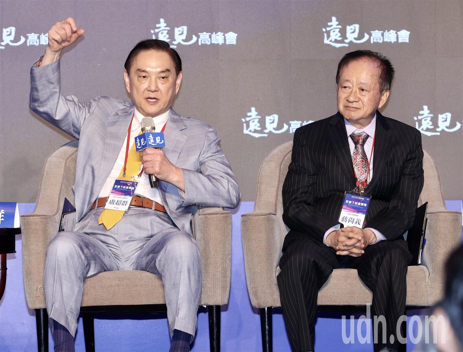 2025年第23屆遠見高峰會,上午邀請鈺創科技創辦人暨董事長盧超群(左)、鴻海科技集團董事蔣尚義(右),以「AI 加速進化 半導體迎來黃金機會」為題,進行專題論壇。記者胡經周/攝影