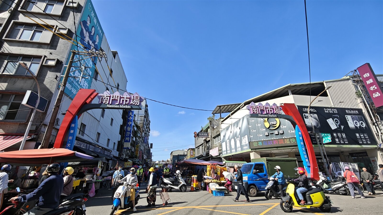 南門市場在南華街這邊未受火災影響。記者鄭國樑/攝影