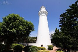 百年歷史的燈塔，晚上依然勤奮工作，為往來船隻指引方向。