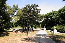 為了推展燈塔觀光，交通部特別在周邊闢出一個燈塔廣場，展示國內各色燈塔模型。