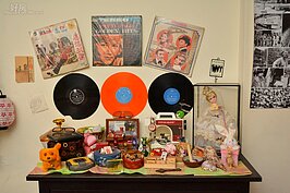 唱碟式是老一輩的回憶，在MP3、電子產品風行的年代已很少見；電影總鋪師中，鬼頭師說：「每個人都應該有他的主題曲，每一段時間，也要有他的插曲，等再聽到那首歌的時候，你就可以回到那個過去了。」