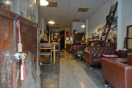 進入後會發現，整間的昏黃感彷彿回到鄉下的三合院、四合院鄉村內，不少經歷農業時期的訪客，進入後都不禁觸景傷情甚至落淚，感嘆已逝去的青春