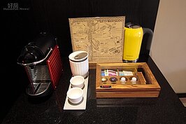 半夜想喝杯咖啡不用找咖啡包忙著燒開水，每間房間內都有新式咖啡機可以用。