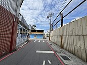 舊廠房改建被檢舉是違建　中市都發局今勒令停工