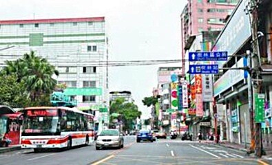 樹林、新莊一帶,一直都有強勁的自住需求。圖為樹林樹新段街景。 (記者黃義書攝影)