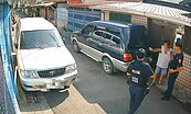 用魔法打敗魔法？高雄巷道違停升級罰單戰　警開出4張罰單