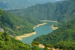 千島湖位於北勢溪與翡翠水庫上游，因水源區的關係，因此甚少有污染，成為北台灣少見青山綠水的美麗風景地。