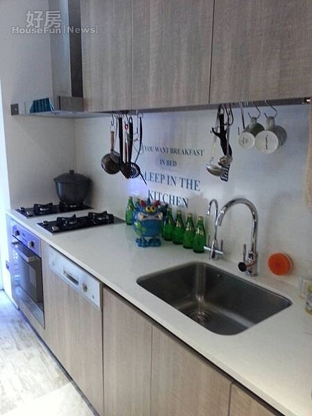 4.廚房採開放式設計,Becky不喜歡油煙,保持清新潔淨。